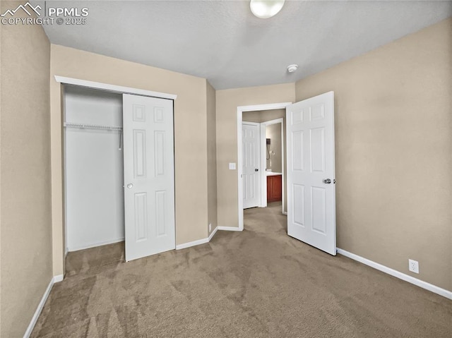 unfurnished bedroom with carpet flooring and a closet