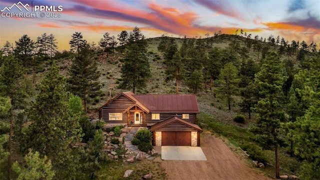 view of front of home with a garage and a mountain view