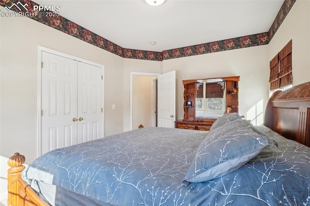 bedroom featuring a closet