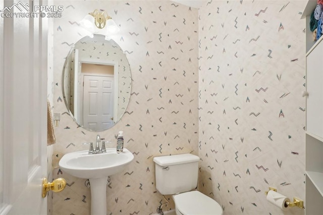 bathroom featuring sink and toilet