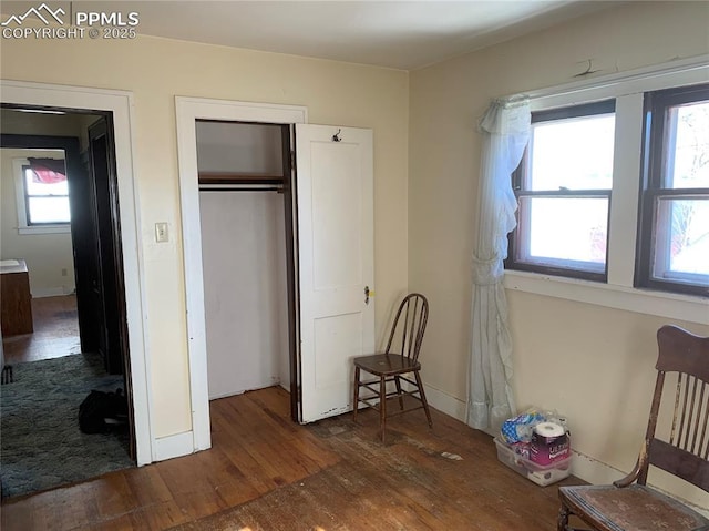 unfurnished bedroom with dark wood-type flooring and a closet