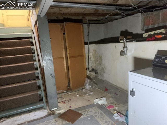 basement with washer / dryer