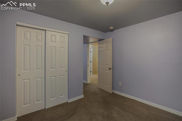 unfurnished bedroom with carpet flooring, a closet, and a textured ceiling