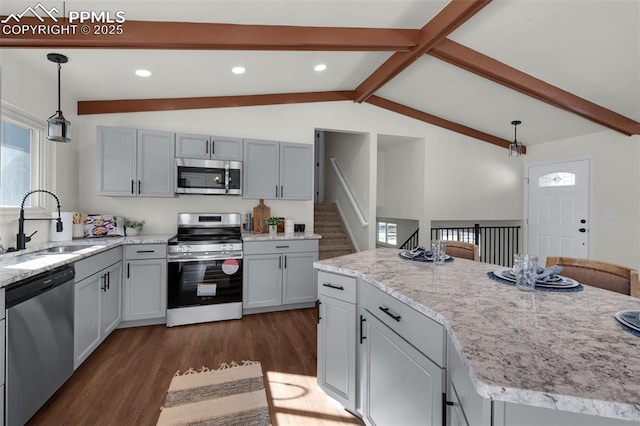 kitchen with sink, gray cabinets, stainless steel appliances, and a center island