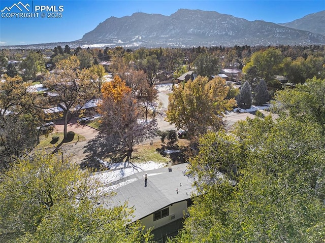 bird's eye view featuring a mountain view