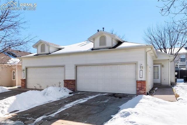 view of front facade with a garage