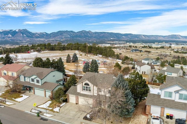 birds eye view of property featuring a mountain view