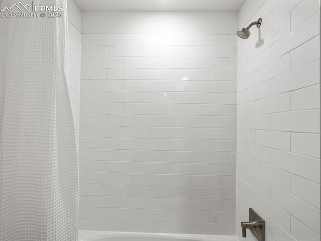 bathroom with shower / tub combo