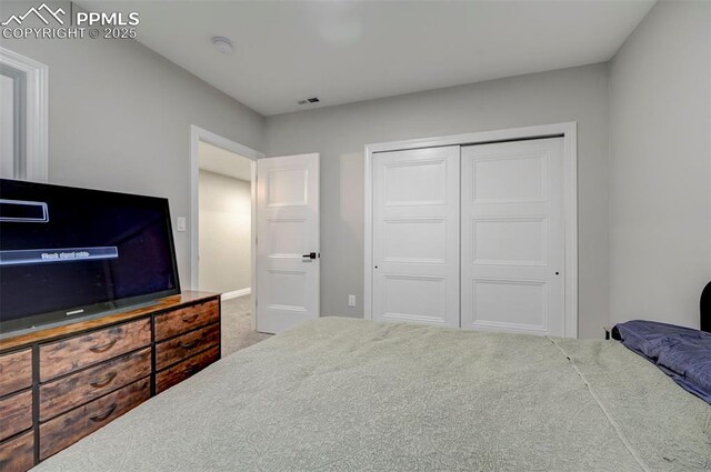 bedroom with carpet flooring and a closet