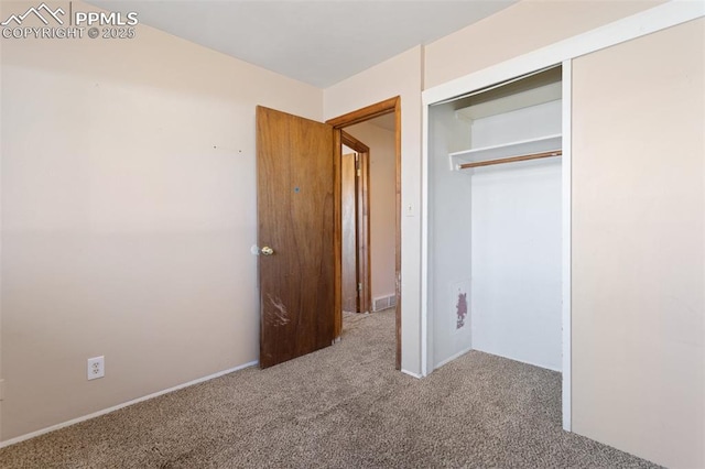 unfurnished bedroom with carpet flooring and a closet