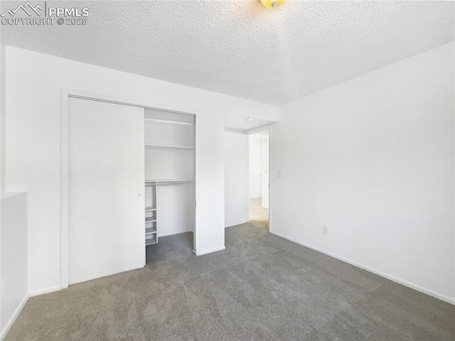 unfurnished bedroom featuring carpet floors, a closet, and a textured ceiling