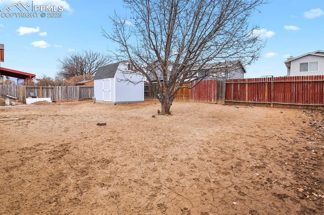 view of yard with a storage unit