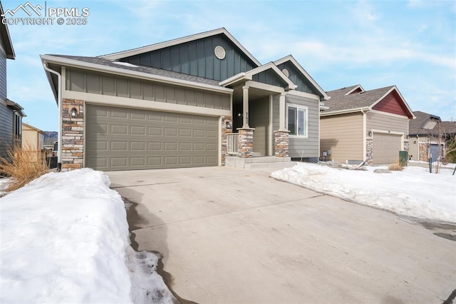 view of front facade with a garage