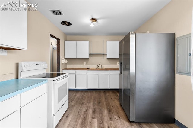 kitchen featuring sink, white cabinetry, stainless steel fridge with ice dispenser, light wood-type flooring, and electric range