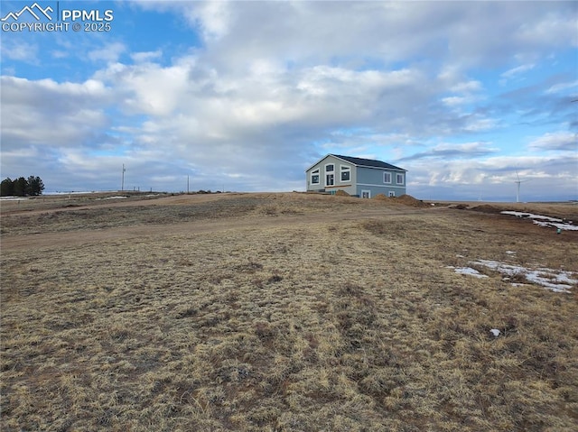 view of yard featuring a rural view