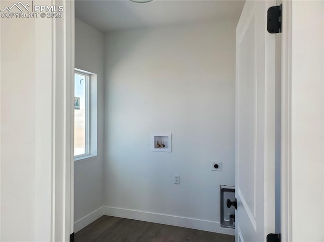 laundry room featuring laundry area, baseboards, dark wood-style floors, and washer hookup