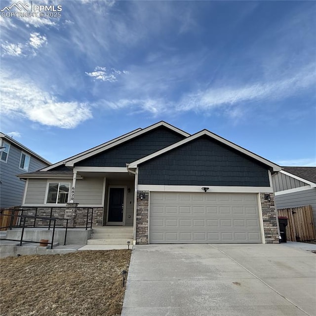 view of front facade featuring a garage