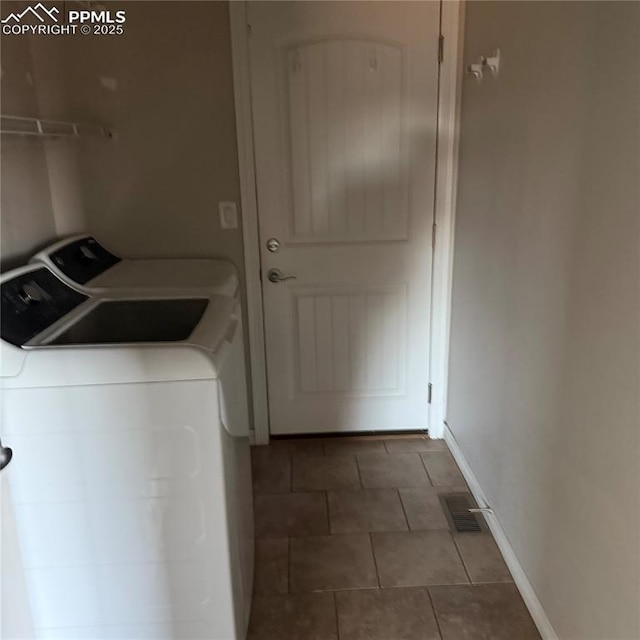 laundry area with tile patterned flooring and washer and clothes dryer