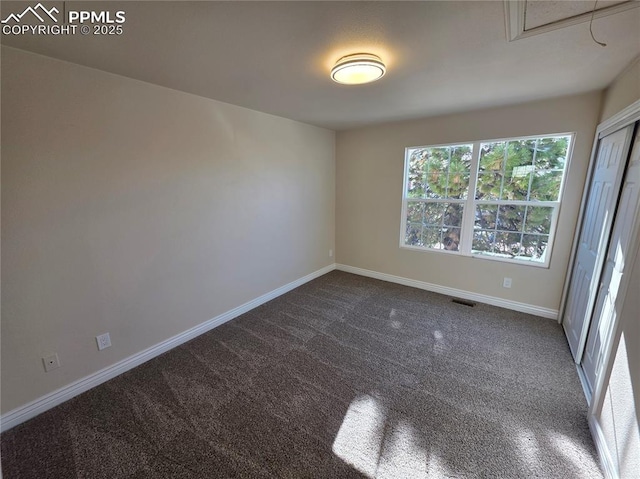 unfurnished room featuring carpet