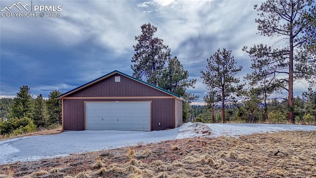 view of detached garage