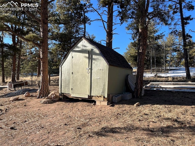 view of outbuilding