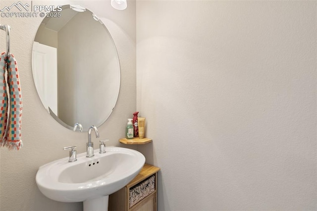 bathroom featuring sink