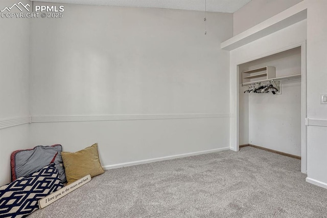 unfurnished bedroom featuring carpet floors, baseboards, and a closet