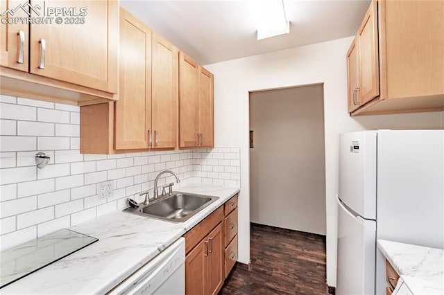 kitchen with dark wood-type flooring, light brown cabinetry, sink, tasteful backsplash, and white appliances