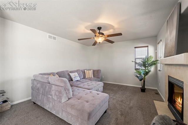 carpeted living room featuring ceiling fan