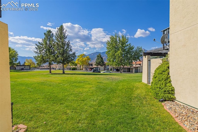 view of yard with a mountain view