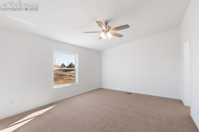 carpeted empty room featuring ceiling fan