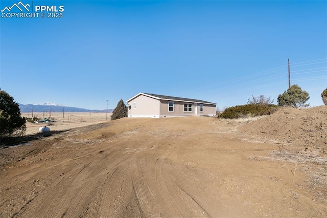 view of front facade featuring a mountain view