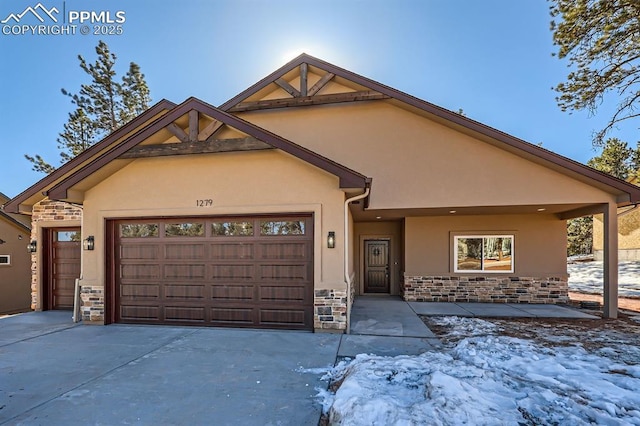 view of front of property featuring a garage