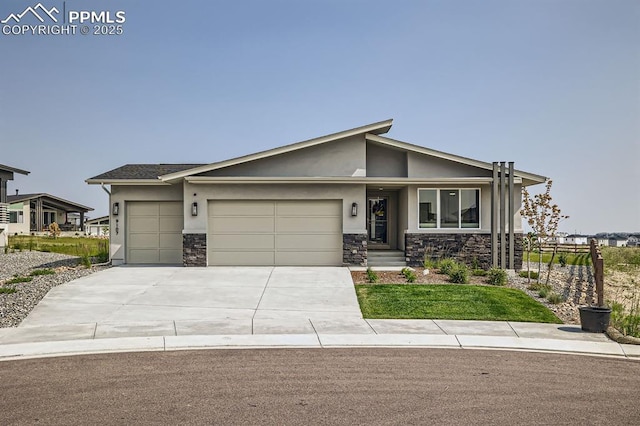 view of front facade featuring a garage