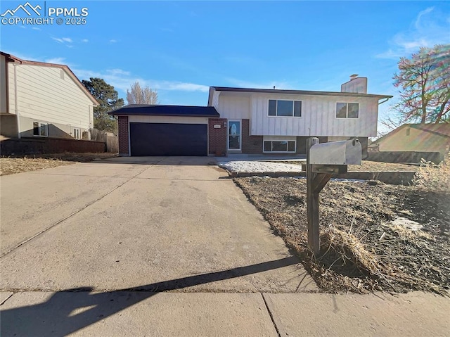 view of front of property featuring a garage