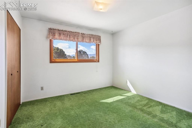 unfurnished room featuring carpet