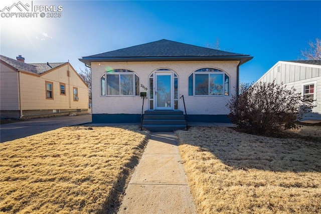 bungalow-style home featuring a front yard