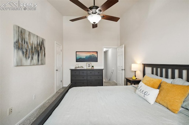 bedroom with a towering ceiling and ceiling fan