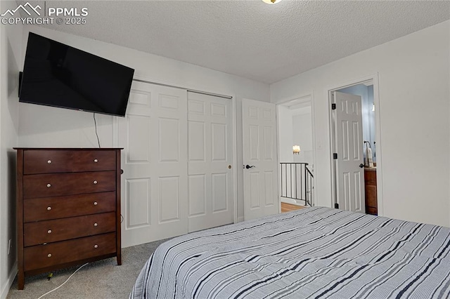 bedroom with a textured ceiling, a closet, and carpet