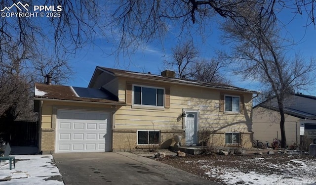 view of front of property featuring a garage