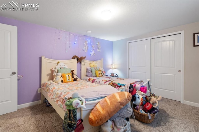 bedroom featuring carpet floors and a closet