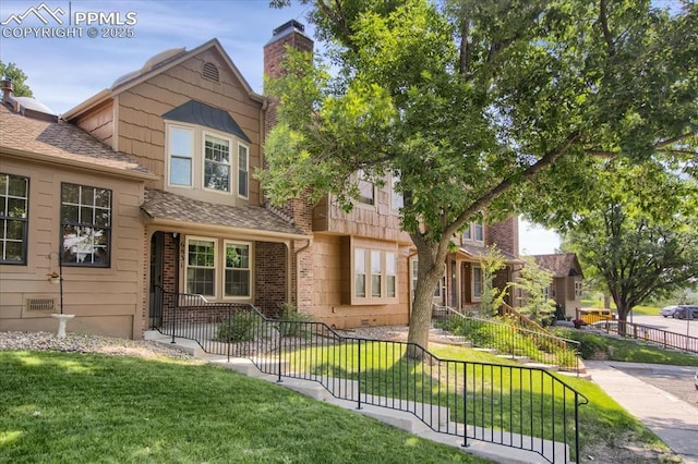 view of front of house featuring a front yard