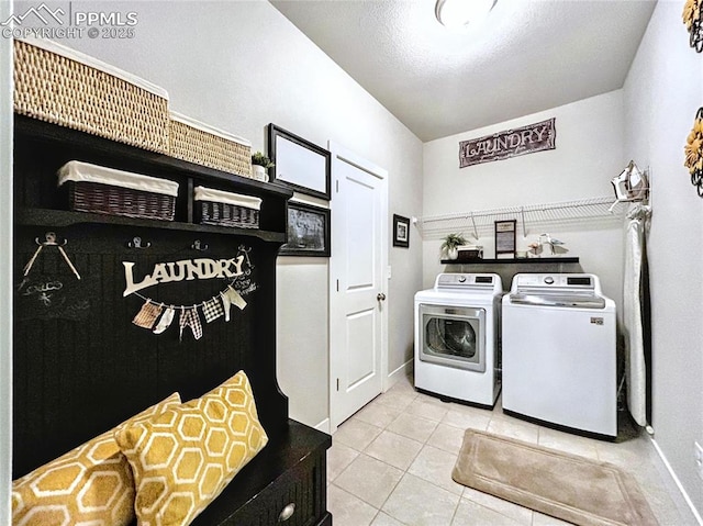 washroom featuring light tile patterned floors and independent washer and dryer