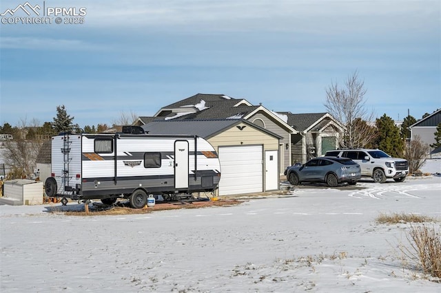 view of front facade featuring a garage