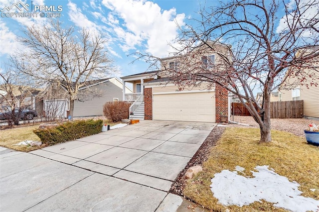 view of front of home featuring a front lawn