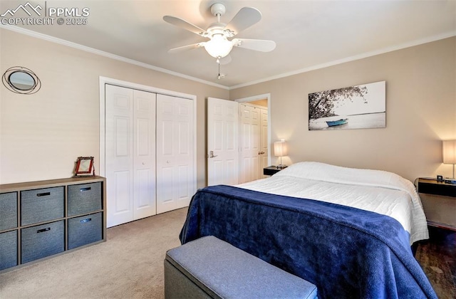 bedroom with a closet, carpet flooring, a ceiling fan, and crown molding