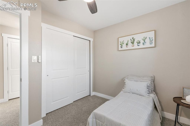 carpeted bedroom with a ceiling fan, baseboards, and a closet