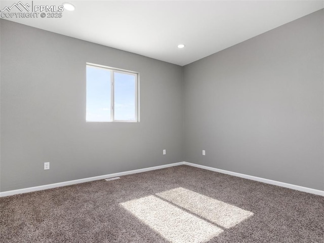 empty room with baseboards, recessed lighting, and carpet flooring