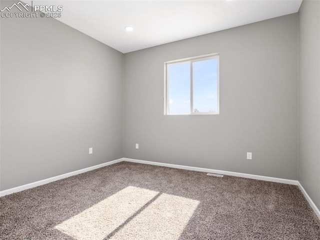 spare room featuring carpet floors, baseboards, recessed lighting, and visible vents