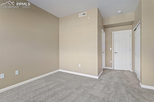 unfurnished room with baseboards, visible vents, and carpet flooring